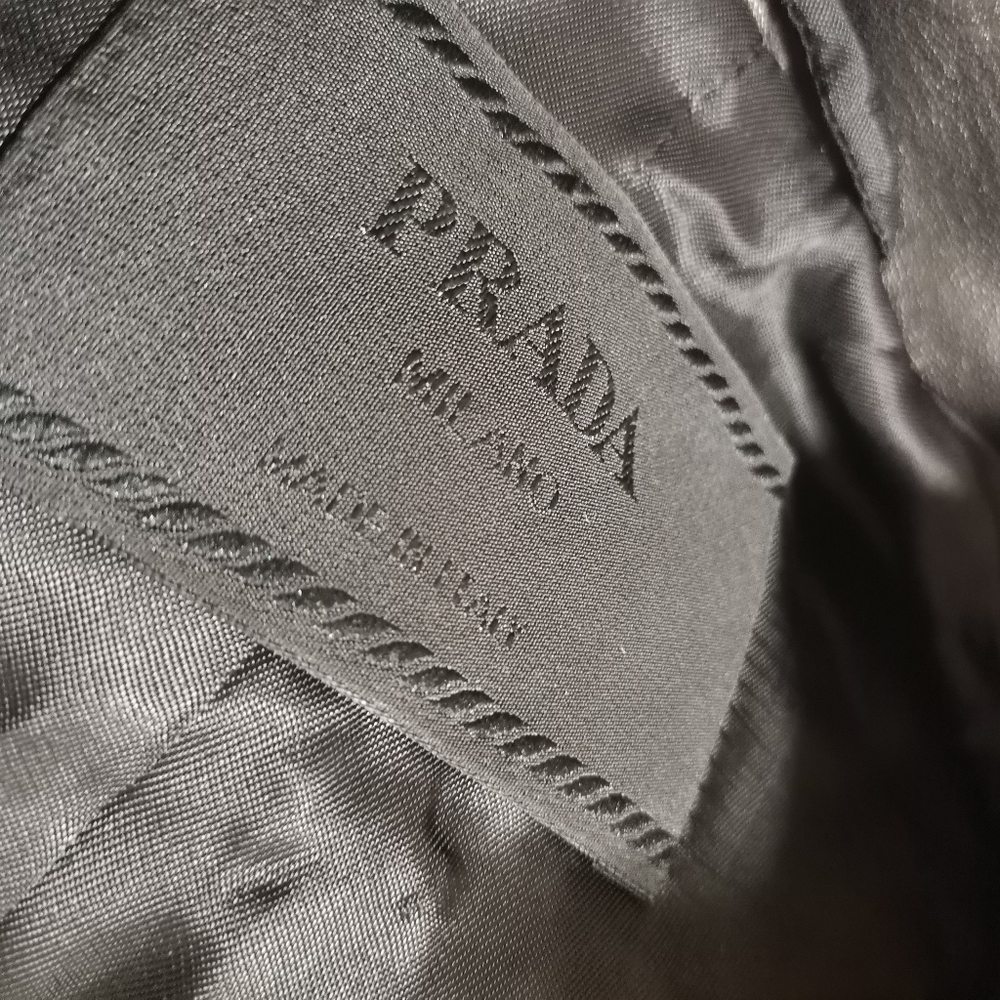 PRADA 100 %WOOL WOMEN'S LONG COAT. - Picture 15 of 16